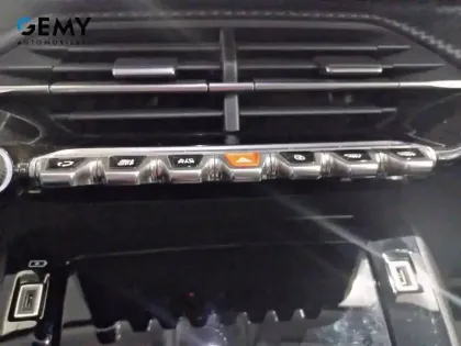 Photo 16 Peugeot 2008  PureTech 130 S&S EAT8