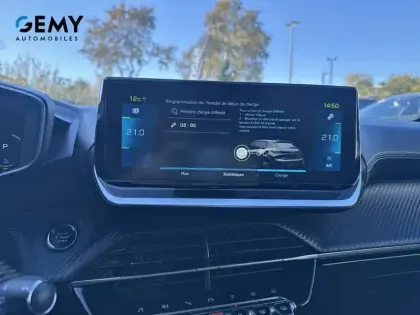 Photo 27 Peugeot 208  Electrique 50 kWh 136ch