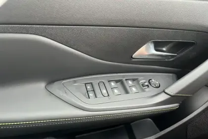 Photo 43 Peugeot 308  Hybrid 145 e-DCS6