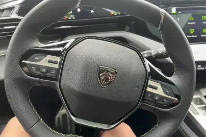 Photo 39 Peugeot 308  Hybrid 145 e-DCS6