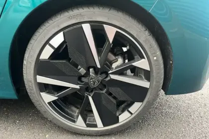 Photo 11 Peugeot 308  Hybrid 145 e-DCS6