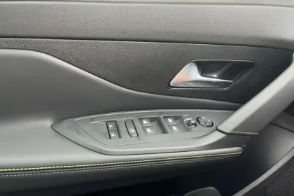 Photo 22 Peugeot 308  Hybrid 145 e-DCS6