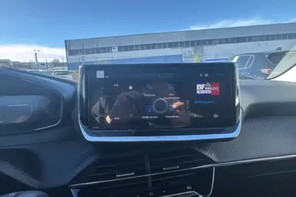 Photo 13 Peugeot 208  Hybrid 110 e-DCS6