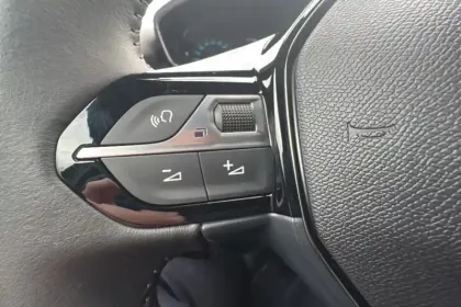 Photo 17 Peugeot 2008  Electrique 54 kWh 156 ch