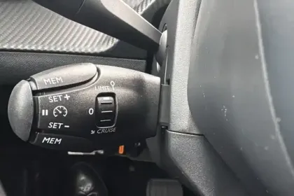 Photo 18 Peugeot 2008  Electrique 54 kWh 156 ch