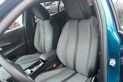 Photo 9 Peugeot 2008  Hybrid 145 e-DCS6