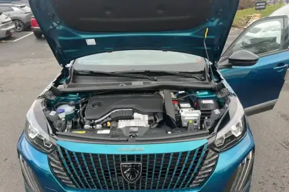 Photo 15 Peugeot 2008  Hybrid 145 e-DCS6