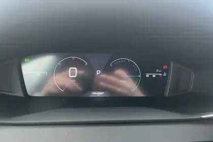 Photo 17 Peugeot 2008  Hybrid 145 e-DCS6