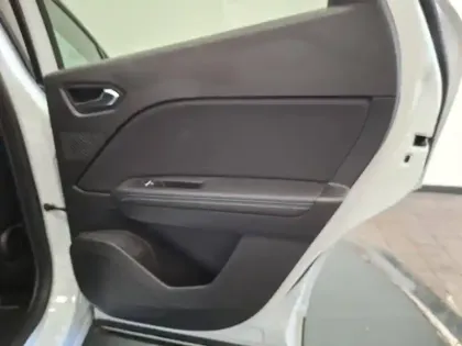 Photo 21 Renault Captur  E-Tech full hybrid 145 ch