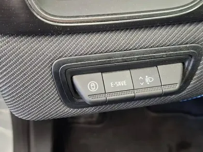 Photo 31 Renault Captur  E-Tech full hybrid 145 ch