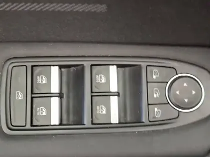 Photo 30 Renault Captur  E-Tech full hybrid 145 ch