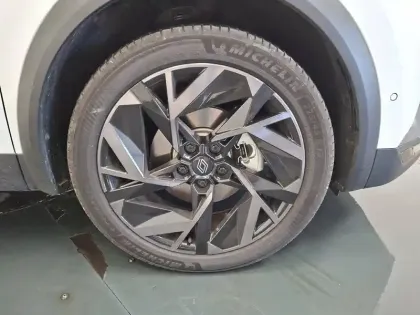 Photo 12 Renault Captur  E-Tech full hybrid 145 ch