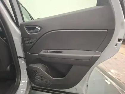 Photo 21 Renault Captur  E-Tech full hybrid 145 ch