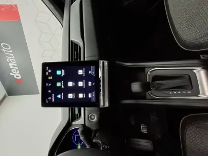 Photo 37 Renault Captur  E-Tech full hybrid 145 ch