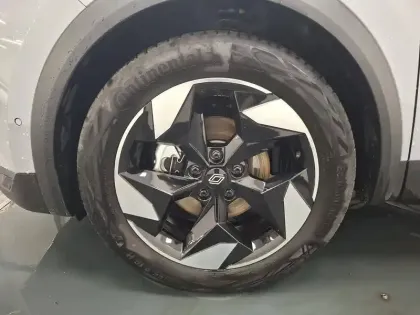 Photo 15 Renault Captur  E-Tech full hybrid 145 ch