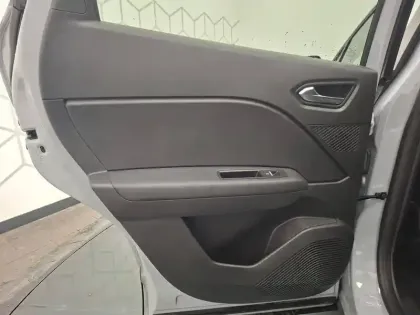 Photo 23 Renault Captur  E-Tech full hybrid 145 ch