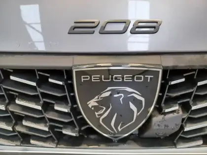 Photo 32 Peugeot 208  Hybrid 110 e-DCS6