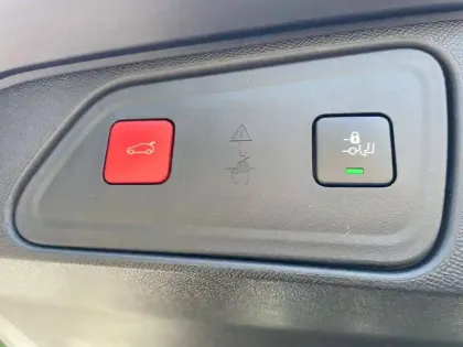 Photo 24 Peugeot 3008  Hybrid 225 e-EAT8