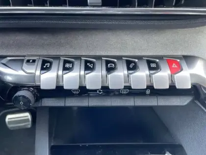 Photo 15 Peugeot 3008  Hybrid 225 e-EAT8