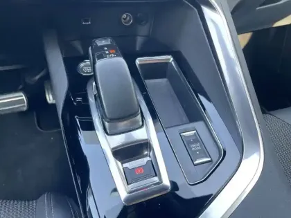 Photo 16 Peugeot 3008  Hybrid 225 e-EAT8