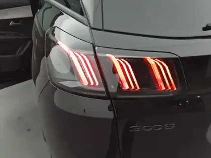 Photo 16 Peugeot 3008  Hybrid 225 e-EAT8