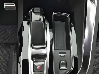 Photo 13 Peugeot 3008  Hybrid 225 e-EAT8