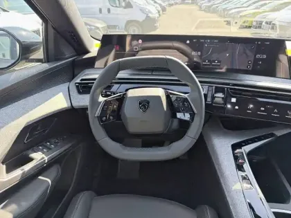 Photo 28 Peugeot 5008  Hybrid 145 e-DCS6