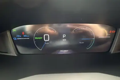 Photo 14 Peugeot 2008  Electrique 54 kWh 156 ch