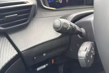 Photo 67 Peugeot 2008  Electrique 54 kWh 156 ch