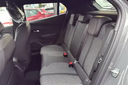 Photo 33 Peugeot 2008  Electrique 54 kWh 156 ch