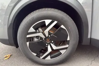 Photo 11 Peugeot 2008  Electrique 54 kWh 156 ch