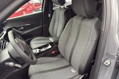 Photo 32 Peugeot 2008  Electrique 54 kWh 156 ch