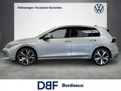 Photo 11 Volkswagen Golf 1.5 eHybrid 204 DSG6 VW Edition