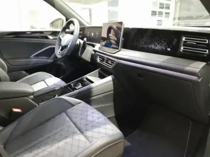 Photo 10 Volkswagen Tiguan  1.5 eHybrid 272ch R-Line Edition DSG6