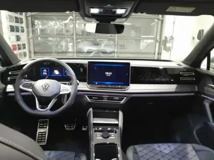 Photo 14 Volkswagen Tiguan  1.5 eHybrid 272ch R-Line Edition DSG6