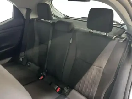 Photo 12 Toyota Yaris  116h Design 5p MC24