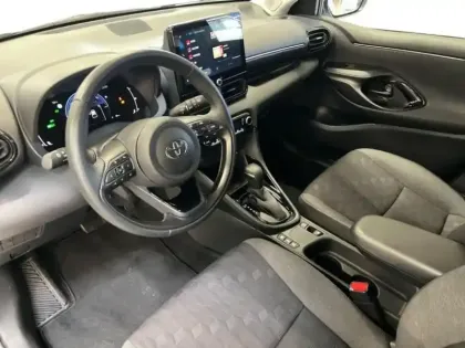 Photo 13 Toyota Yaris  116h Design 5p MC24