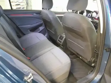 Photo 9 Volkswagen Golf  1.5 eHybrid 204ch VW Edition DSG6