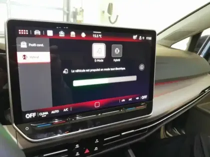 Photo 13 Volkswagen Golf  1.5 eHybrid 204ch VW Edition DSG6