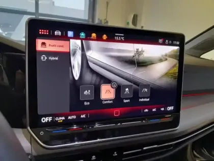 Photo 12 Volkswagen Golf  1.5 eHybrid 204ch VW Edition DSG6