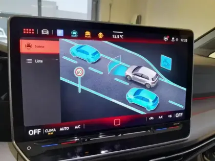 Photo 11 Volkswagen Golf  1.5 eHybrid 204ch VW Edition DSG6