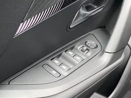 Photo 9 Peugeot 2008  1.2 Hybrid 145ch Allure e-DCS6