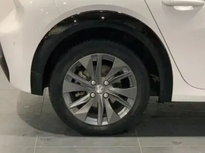 Photo 7 Peugeot 208  e- 136ch Style