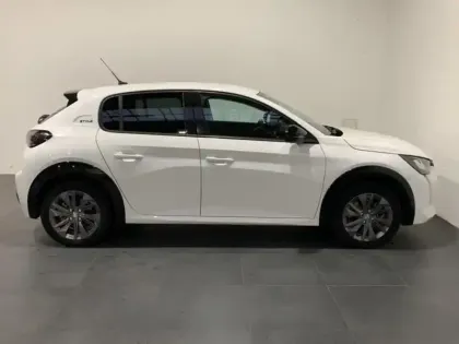 Photo 3 Peugeot 208  e- 136ch Style