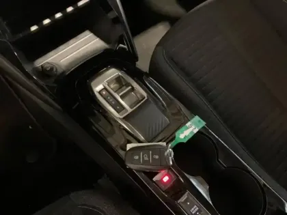 Photo 13 Peugeot 208  e- 136ch Style