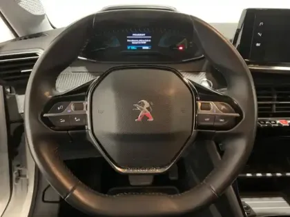 Photo 14 Peugeot 208  e- 136ch Style