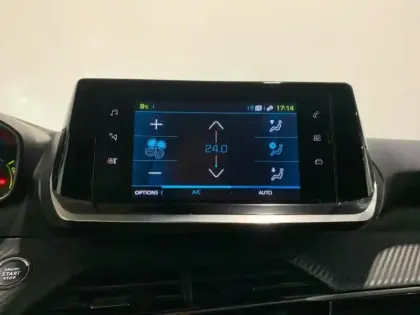 Photo 16 Peugeot 208  e- 136ch Style