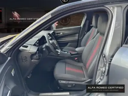 Photo 8 Alfa Romeo Junior  1.2 Ibrida 145ch Speciale e-DCT6