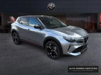 Photo 2 Alfa Romeo Junior  1.2 Ibrida 145ch Speciale e-DCT6