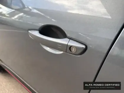 Photo 12 Alfa Romeo Junior  1.2 Ibrida 145ch Speciale e-DCT6